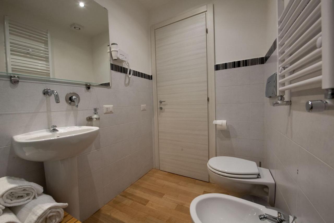 Bed and Breakfast Domus Castroni Germanico Roma Exterior foto